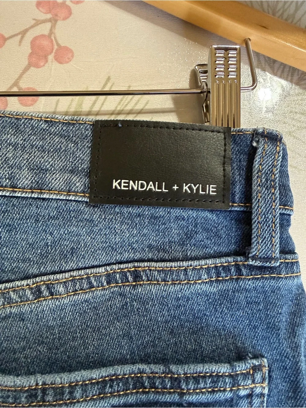 Kendall & Kylie Women's Distressed Mid-Rise Blue Denim Jeans (279) size 9/29